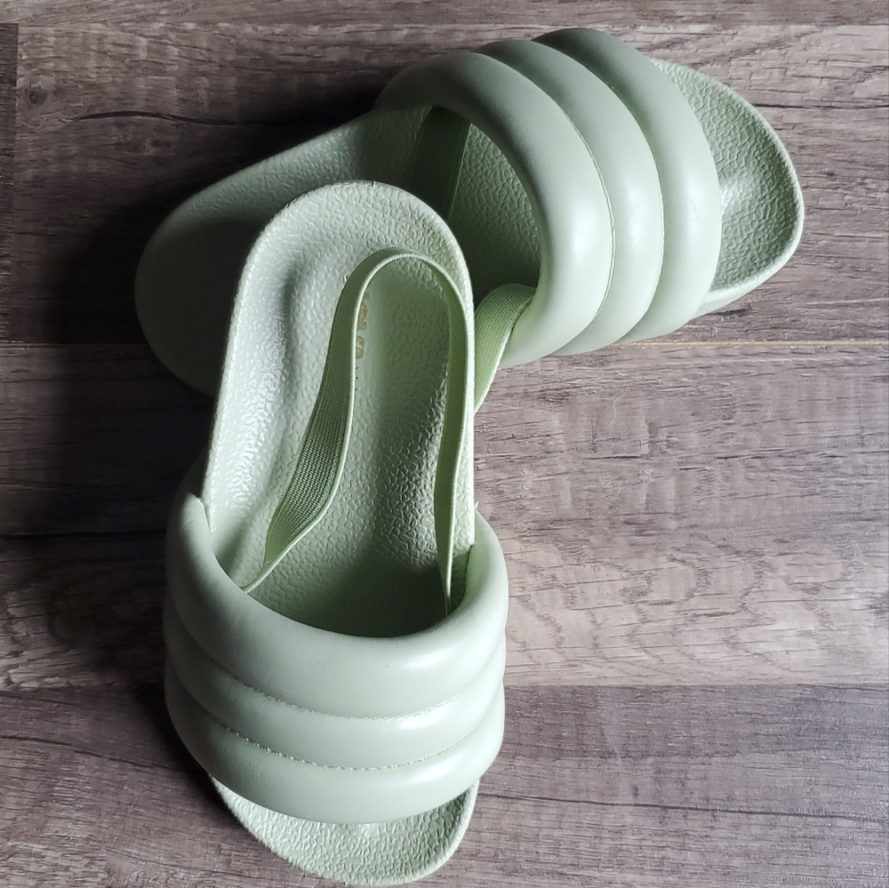 Fashion Nova Girls Sandals - Picture 8 of 11